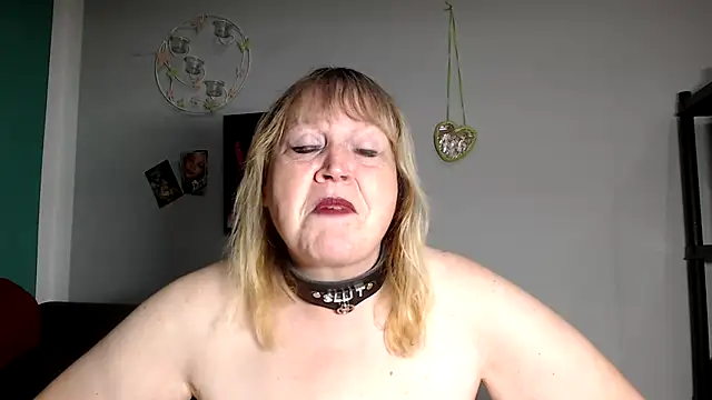 [15 Jun] Private Show - Rollenspiele - Kopfkino - wichssklave - video by Blasflittchen cam model