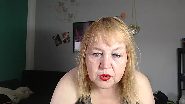 [15 Apr] Rote Lippen und dicke Titten - Public Show — filmik Blasflittchen, modela(-lki) na kamerkach