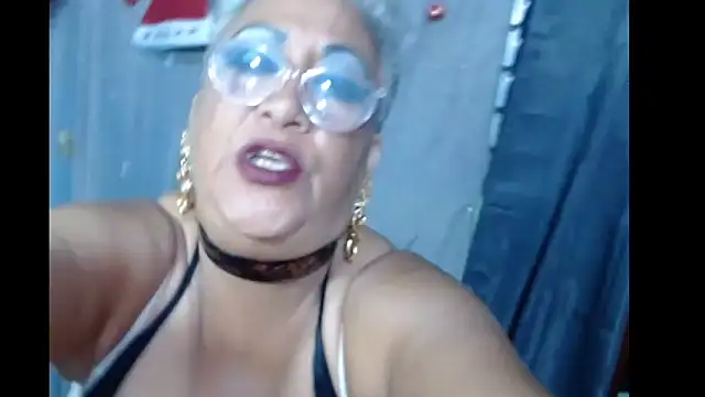 montar dildo - vídeo de la modelo de cam MarilinCarolina