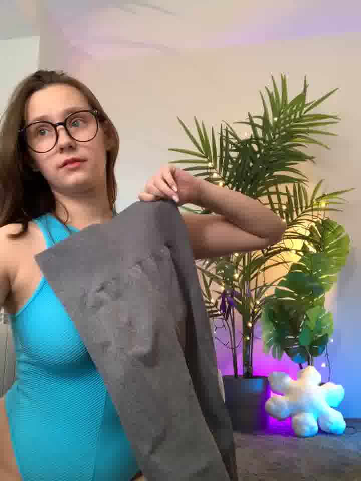 JESS RIP LEGGINGS-DOGGY-PUSSY PLAY-ASS PLUG - video oleh model kamera Radiants_two