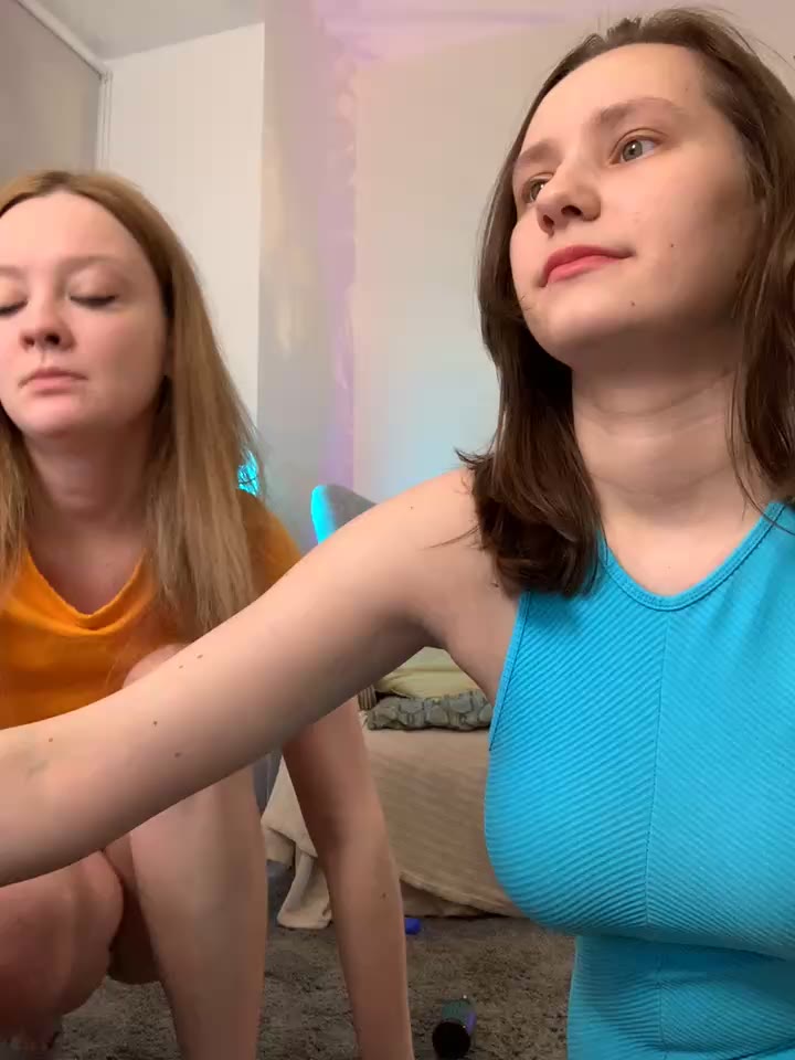 ARI RIP LEGGINGS-DOGGY-PUSSY PLAY-ASS PLUG(PART 1) - video oleh model kamera Radiants_two