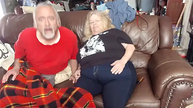 [17 Feb 15:23] Private Show - video by BigDaddyandSweetMama cam model