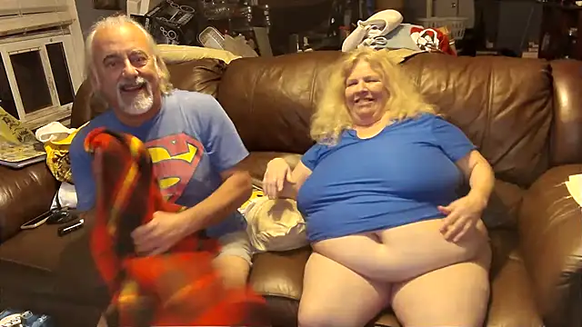 [26 Feb 18:55] Private Show – video modela na kameri BigDaddyandSweetMama