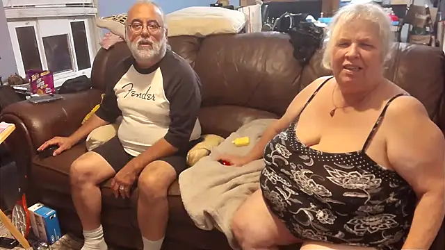 [6 Sep 20:37] Private Show - video by BigDaddyandSweetMama cam model