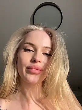 The pussy is close