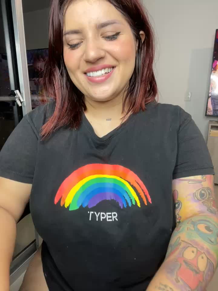 multiple squirt , and fisting - Vídeo de horny_roomiess, modelo de vídeos