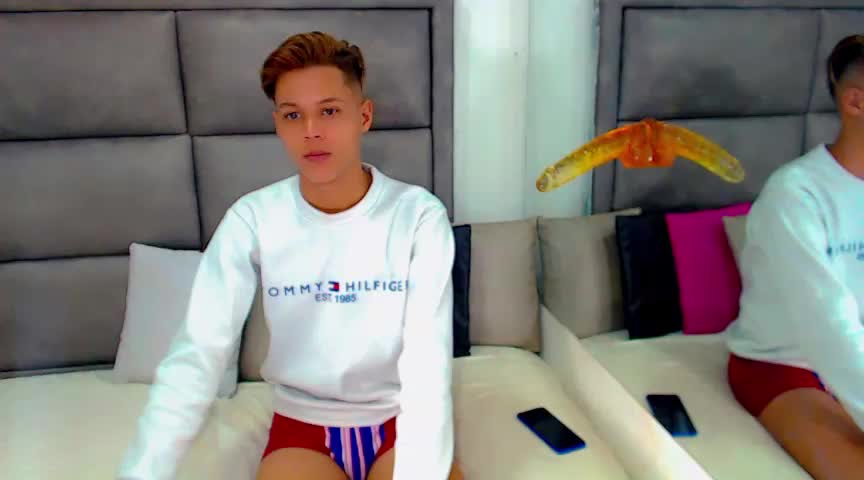 [8 Jun 00:49] Private Show - video av Liamscott_ cam model