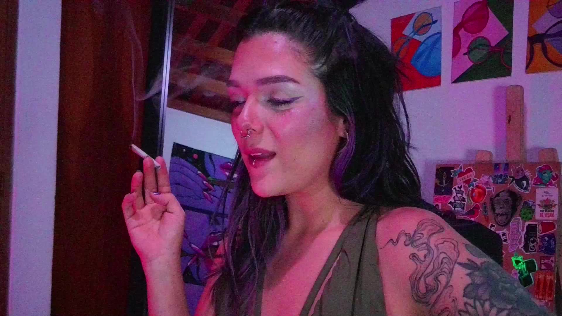 [31 Jul 00:40]  sucking my dildo so hot - video by purple_em69 cam model