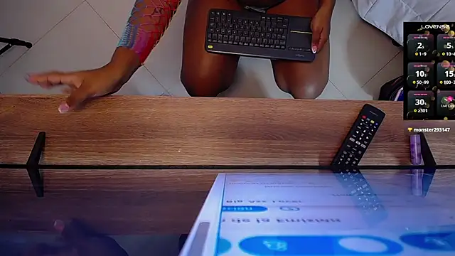 TWERKING HARD - video by JasmineCampbell_ cam model