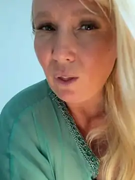 FUCK DILDO AND SQUIRT