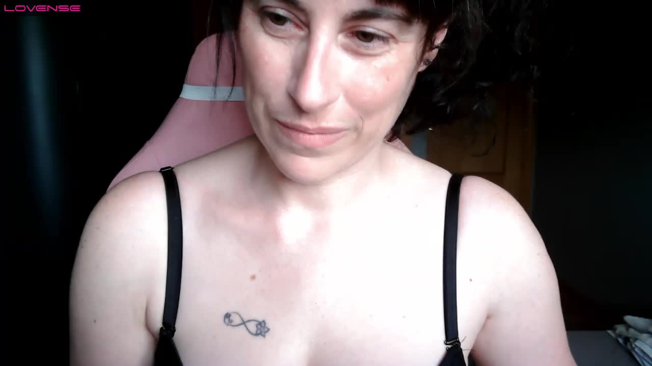 [12 Jun 20:39] Private Show - Video von emmita69_ Cam-Model