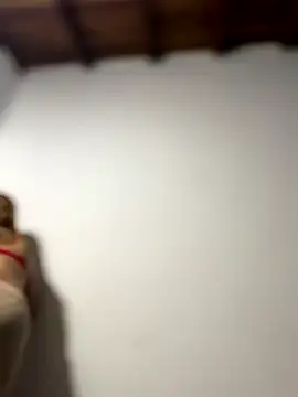 Desnuda pintando