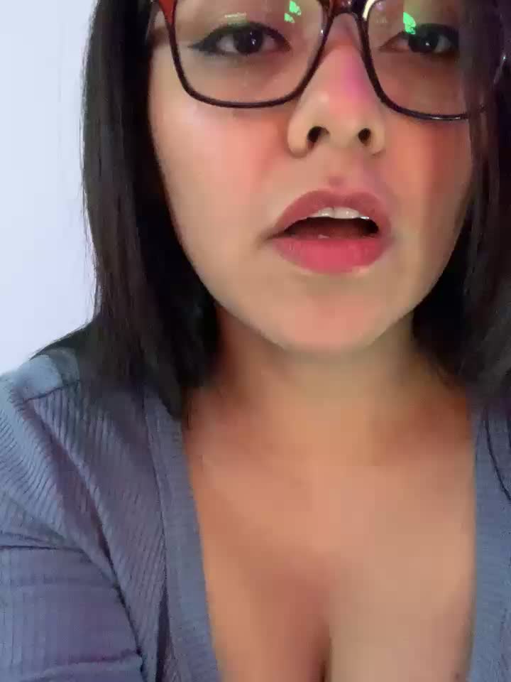 [5 Feb 01:39] Private Show - vídeo de la modelo de cam PetitLumiere