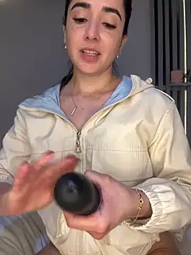 DOMI IN ASS - video by Vicky-Andrade cam model