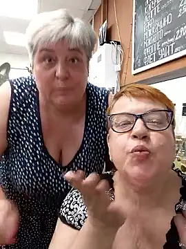 squirting in a coffee shop - video by Klio5678 cam model