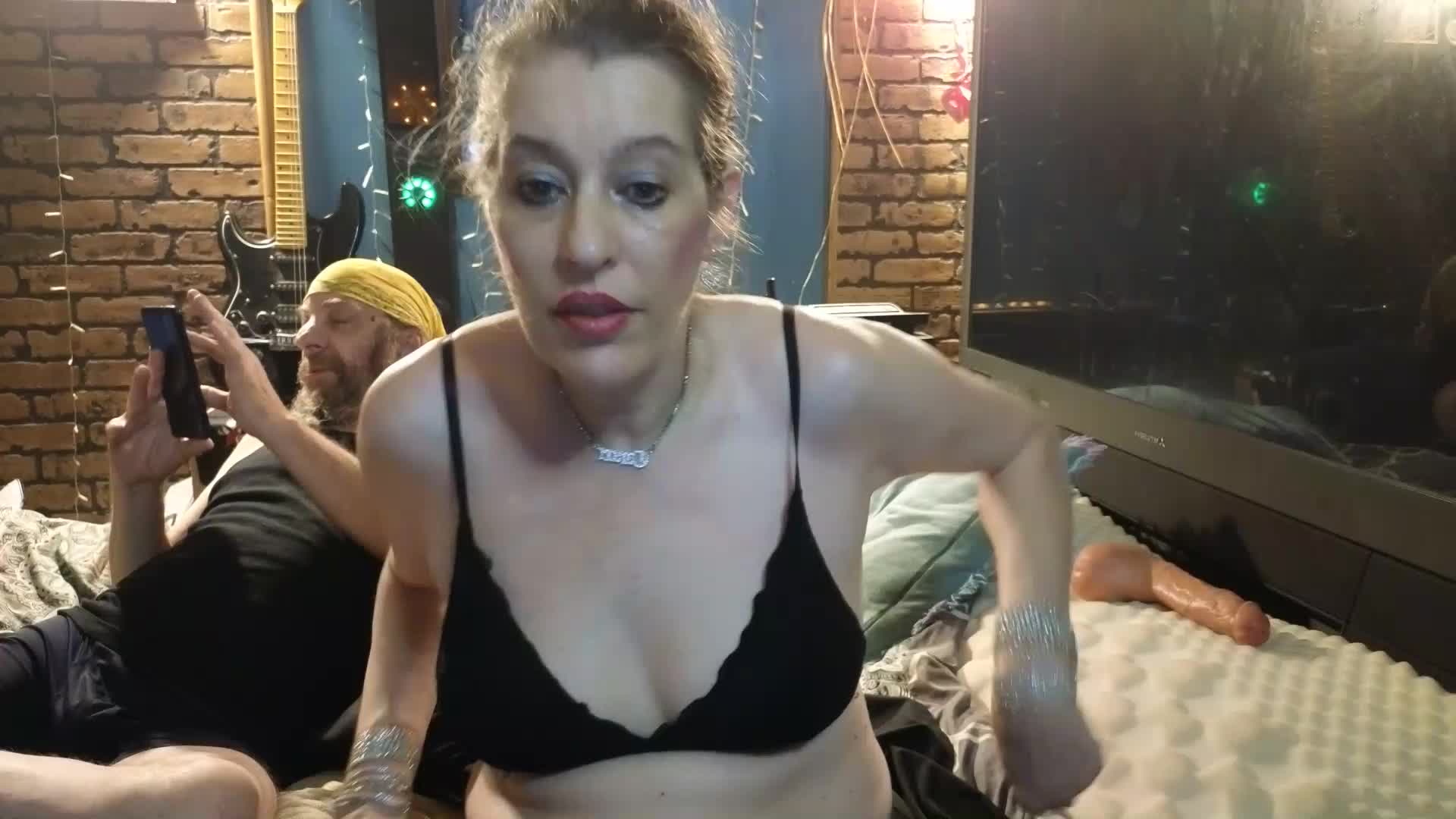 [18 Sep 19:22] Lets get naked teaser - video di PropertyAndBiker modella di cam