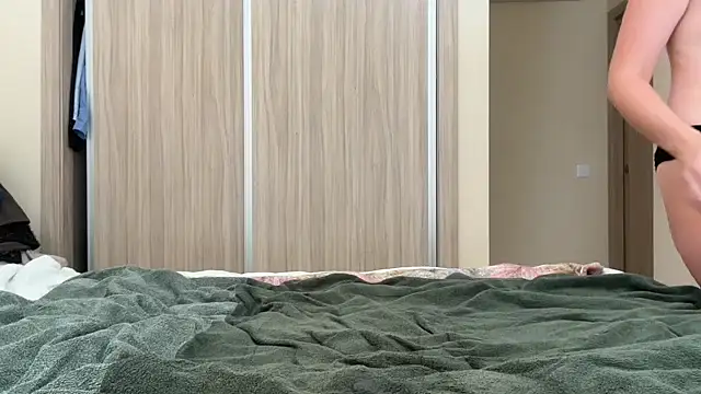 [17 Sep 16:19] Private Show－カメラキャストのnaughtyhollyxxxxの動画