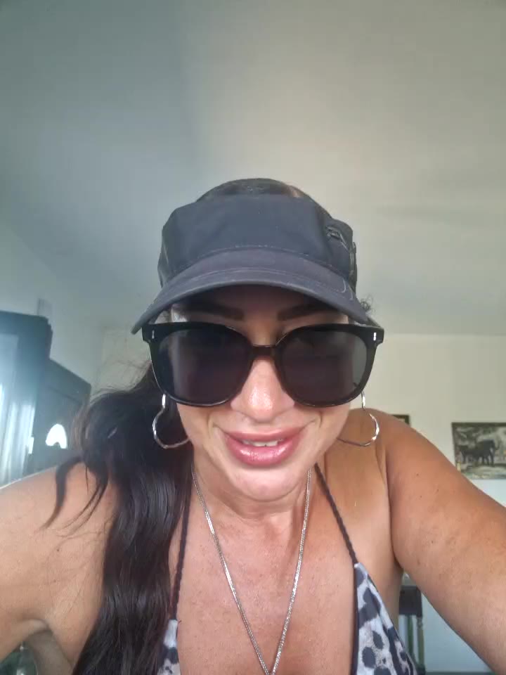SUMMER BIKINI CHAT - video by TheGoddessBianca cam model