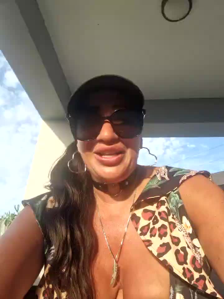 LOUD SOUND ON WET PUSSY - video by TheGoddessBianca cam model