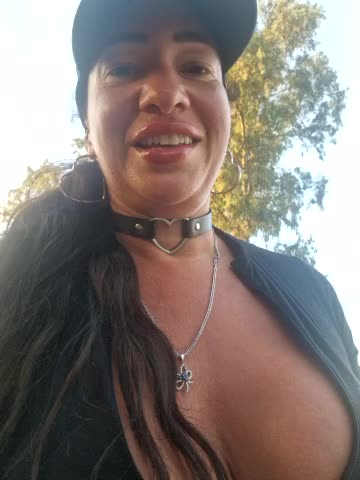 FLASH OUTSIDE WALK PRIVATE SHOW - video by TheGoddessBianca cam model