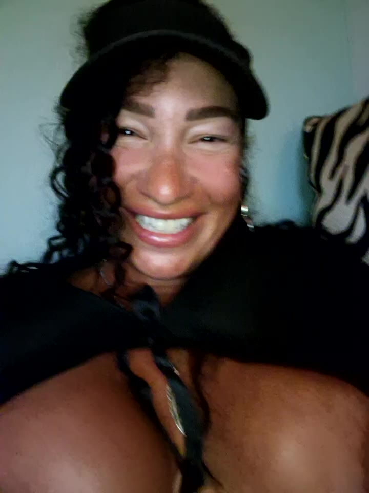 FINGERING AND TASTING MY DELCIOUS CUNT - video by TheGoddessBianca cam model