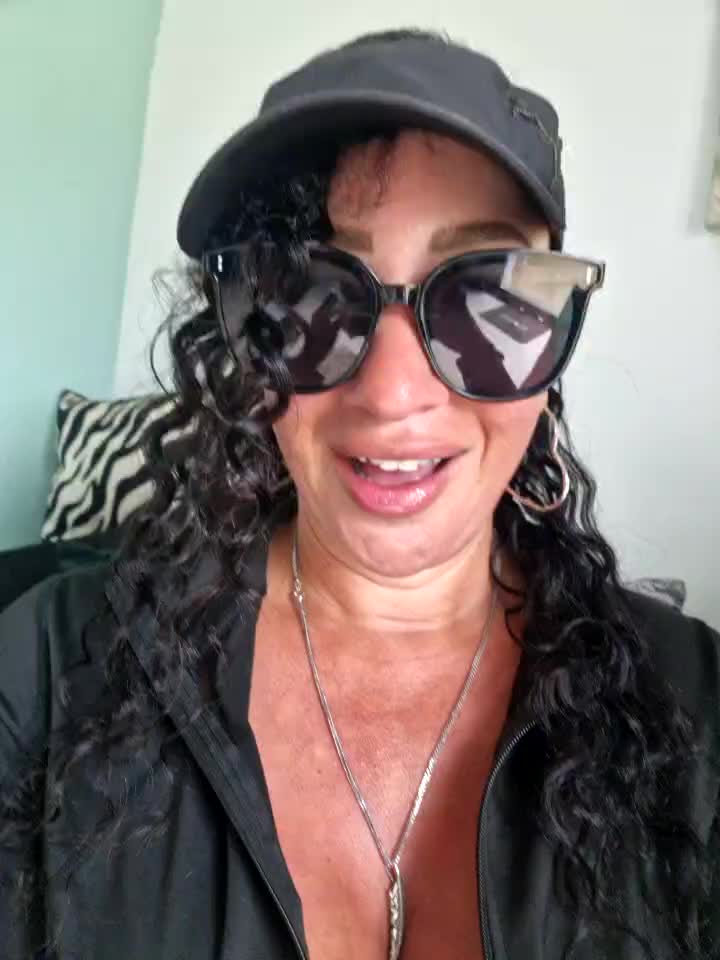SQUIRT IN CUP EXTRAVAGANZA!!!!! - video av TheGoddessBianca cam model