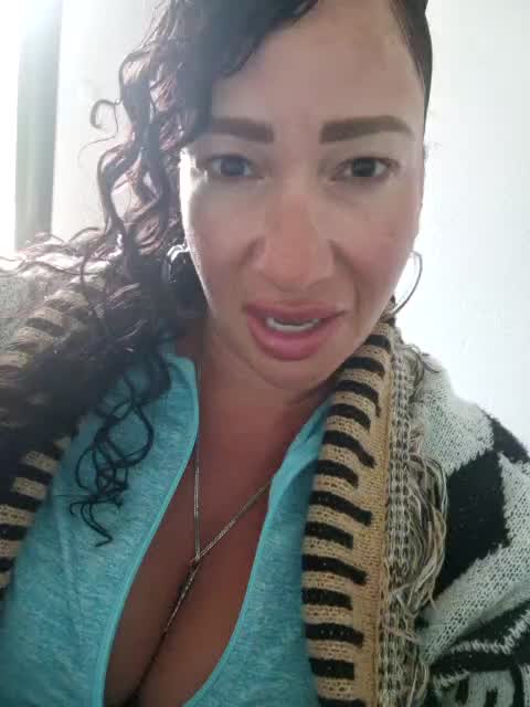 JUICY TITS AND WET NOISY PUSSY - video av TheGoddessBianca cam model