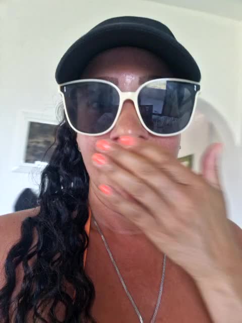 UP CLOSE FINGERING, SNIFFING, AND LICKING - video av TheGoddessBianca cam model