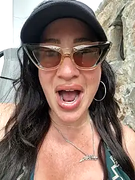 FULL SQUIRT IN CUP TIGHT PINK HOLE ORGASM - video av TheGoddessBianca cam model