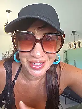 DILDO SUCKING CONVO ABOUT MY THREESOME LAST WEEK! - video av TheGoddessBianca cam model