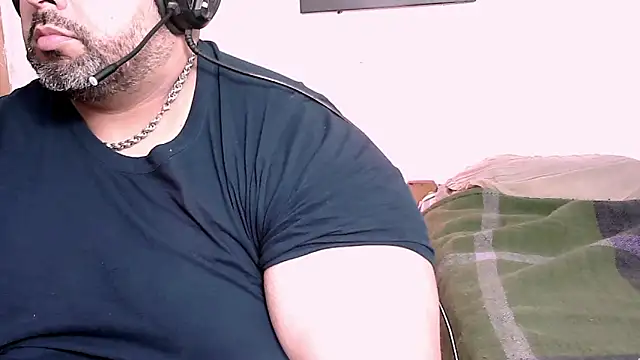 [26 Sep 23:44] Public Show hard over bed– rodrix54 kameramodell videója