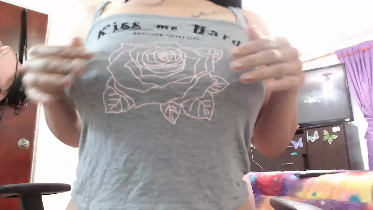 much milk play nipples hard - Vídeo de Meganmilk1, modelo de vídeos