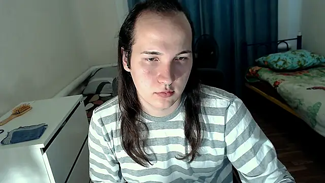 Is the handsome man with you🍌😅 - vidéo du modèle de showcams EvaMiron