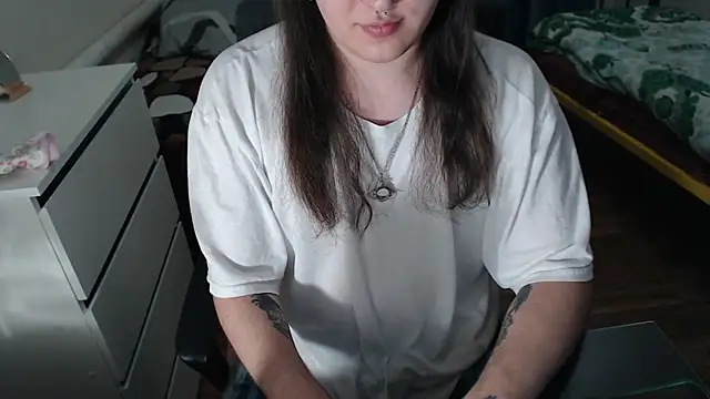 [12 Oct 21:04] Private Show– EvaMiron kameramodell videója