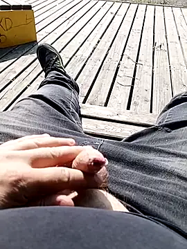 [5 Jul 09:15] Public Show jerking off on the river publico place - video di perversalus modella di cam