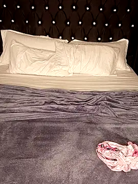 Bouncing my ass on tha big dick, riding twerk😋🥵🍑 - video by rosey_cheeks cam model