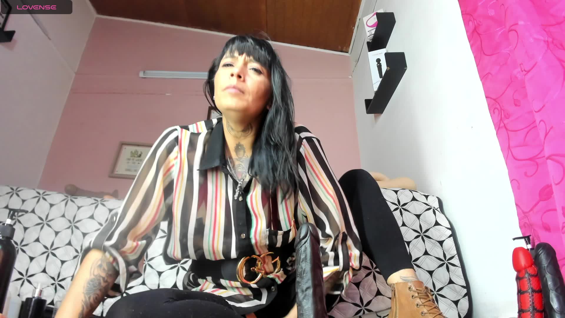 taking off my clothes and fucking my feet and double penetration - video by SaraMartins00 cam model