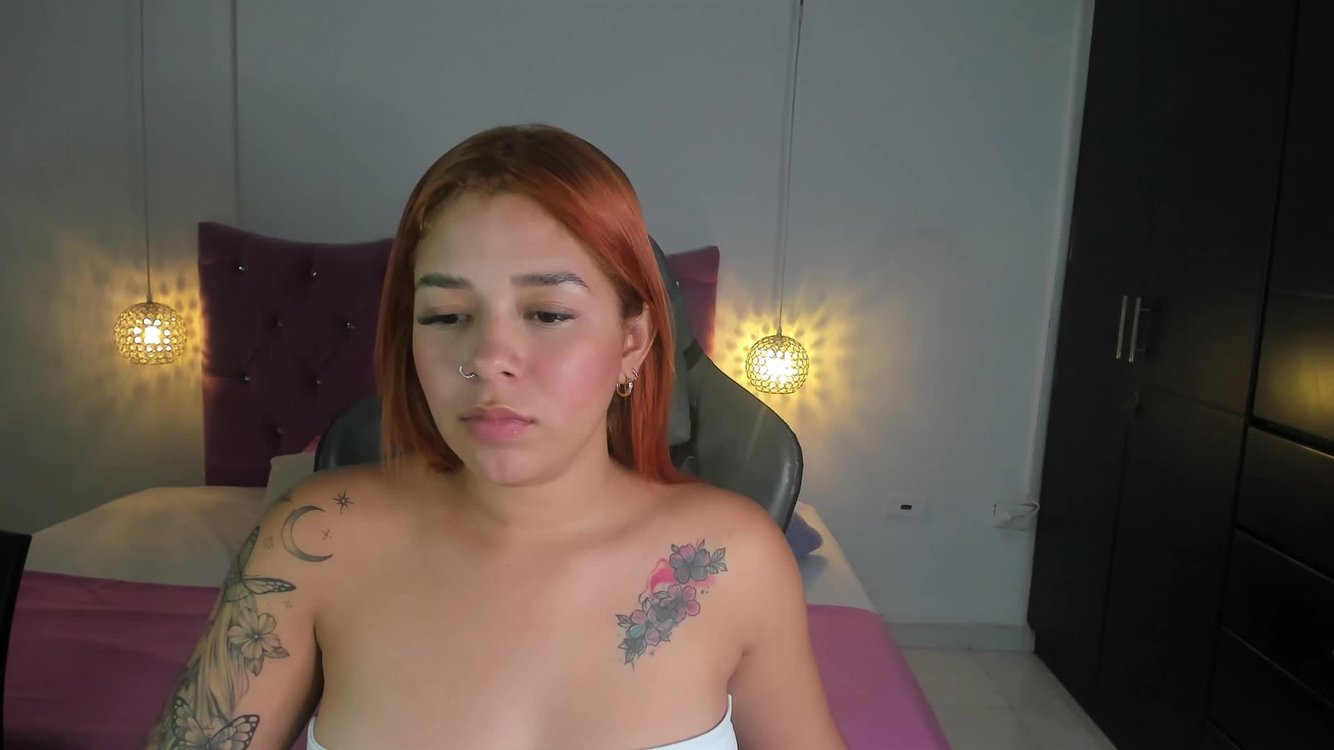 [19 Apr 20:03] Private Show - mia_18v adlı kamera modelinin videosu