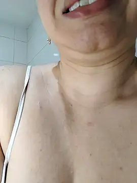 SHOWER, BODY WET AND A LOT SOAP🚿🧼 - vídeo de Danzel1105 modelo de câmara