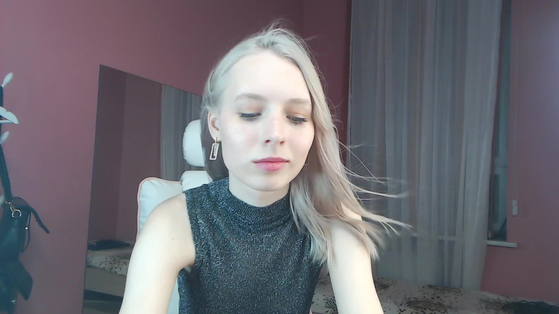 Stripteas - video by Crayzy_Luv cam model