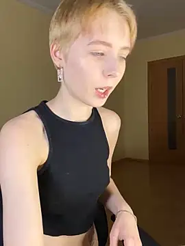 behave like your bitch – video od webkamerové modelky Crayzy_Luv