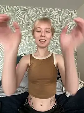 Wet pussy squirrels – video od webkamerové modelky Crayzy_Luv