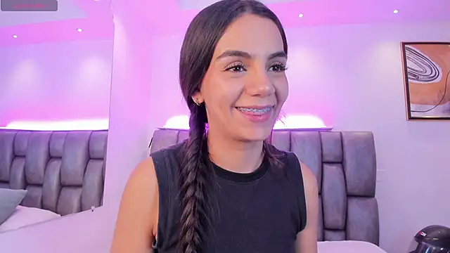 Show COWGIRL - video by martina_mancini cam model