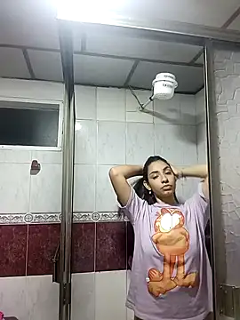 a small shower 💦💦 – video af mariana_190 cam-model