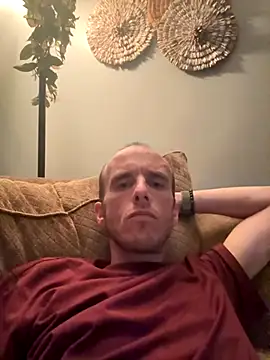 [18 Sep 22:37] Public Show - video by tleaper21101 cam model