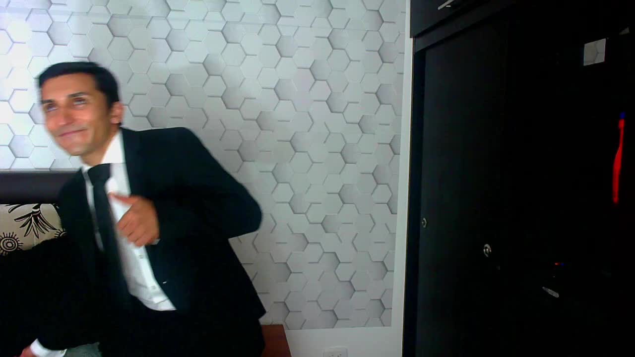 Cumming after wearing a suit  :wanker::fire: - vídeo de Marck_Muscle modelo de câmara