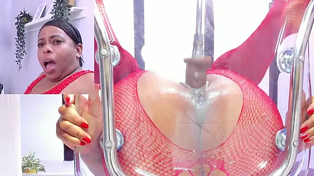 leaving my chair and ass very wet 💦 - video av BrianaHazel cam model