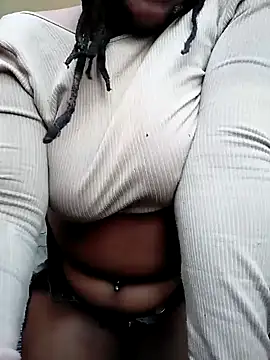 Fingering 🍑 +Squirting 💧 - video by ThaBundaa cam model