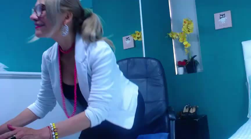 Sexy - video by samantha_mature_ cam model