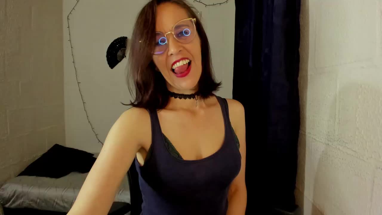 [15 May 21:44] Private Show - video by Emilyjunn cam model